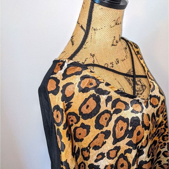 Cheetah and black blouse - Picture 6 of 6